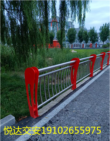 客户定制人行护栏红色立柱不锈钢复合管栏杆